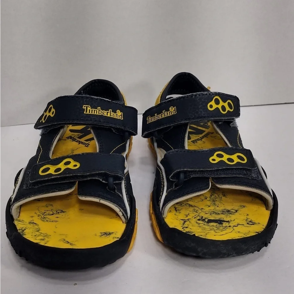 Timberland Black and Yellow Sandals  size 2 pre owned Exellent condition